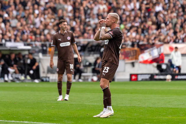 Louis Oppie, FC St. Pauli, 23, disappointed; Disappointment, GER, FC St. Pauli vs. 1. FC Kaiserslautern, soccer, 2. Bundesliga, Matchday 3, 2026–2027 season, August 30, 2026 DFL regulations prohibit any use of photographs as image sequences and or quasi-video, GER, FC St. Pauli vs. 1. FC Kaiserslautern, soccer, 2. Bundesliga, Matchday 3, 2026–2027 season, August 30, 2026, Hamburg Copyright: xEibner-Pressefoto MaxxVincenx EP_MVN