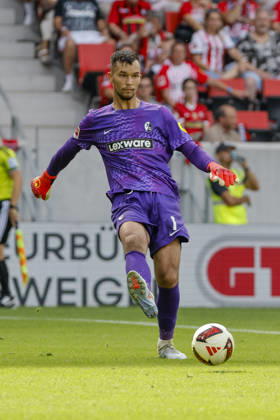 Mio Backhaus, SC Freiburg, No. 1 on the Ball, Germany, Soccer, Bundesliga 1, Matchday 1, 2026–2027, SC Freiburg vs. SV Werder Bremen, August 30, 2026, Freiburg im Breisgau, Europa-Park Stadium, Germany Copyright: xGrantxHubbsx