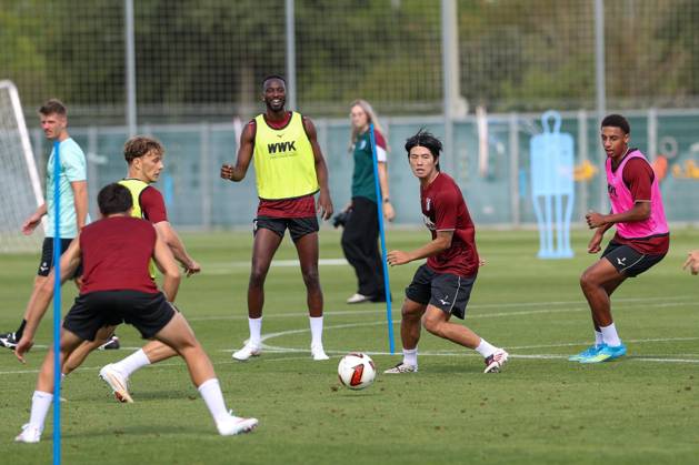 One-on-one, action, featuring Young Woo Seol (No. 7, FC Augsburg), FC Augsburg training, soccer, Bundesliga 1, 2026–27 season, February 9, 2026, Augsburg, Bavaria, Germany Copyright: xkolbert-press ChristianxKolbertx