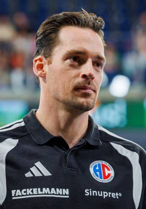 September 2, 2026 Handball 1st Bundesliga OPEL HBL 2026–2027 Season, Matchday 2: HC Erlangen, Nuremberg Metropolitan Region (HCE), TSV Hannover Burgdorf, Die Recken, DaMa, xdaxmax, Ole Rahmel, Sports Manager, HC Erlangen (HCE), pensive