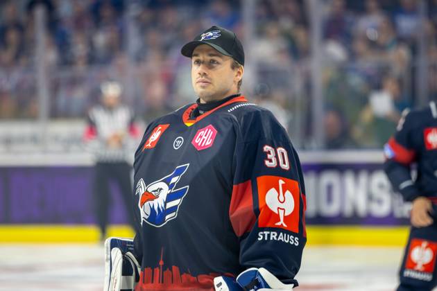 Mannheim, Germany, September 26, 2004 CHL Champions Hockey League 2026–27, Match Day 1: Adler Mannheim (Germany) vs. Växjö Lakers (Sweden) Jake Hildebrand, age 30, Mannheim, before the game; Mannheim, Baden-Württemberg, Germany Copyright: xUdoxHerrmannx