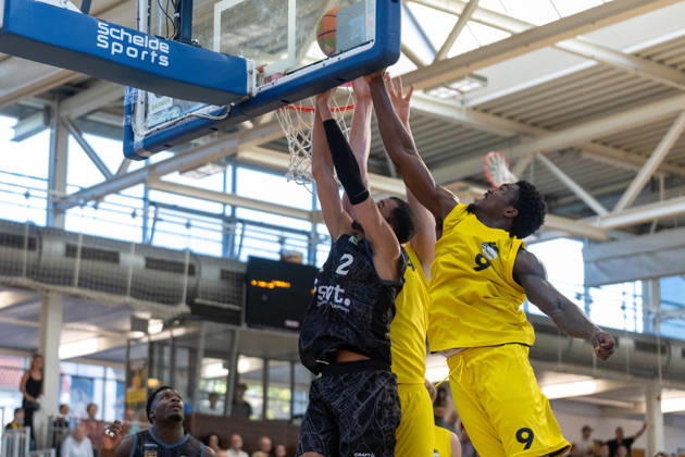 Desmond Watson Kreisbau Kirchheim Knights, No. 4 in the air against Tim Smith Tübingen Tigers, No. 2 Kreisbau Kirchheim Knights vs. Tübingen Tigers, Basketball, Barmer Basketball 2. Bundesliga ProA, Exhibition Game, 2026–2027 Season, September 5, 2026, Kreisbau Kirchheim Knights vs. Tübingen Tigers, Basketball, Barmer Basketball 2. Bundesliga ProA, Exhibition Game, 2026–2027 Season, September 5, 2026, Kirchheim Copyright: xEibner-Pressefoto DavidexDixGiovannix EP_DGI