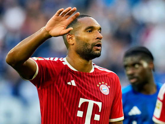 Jonathan Tah, FC Bayern Munich, 4, gesturing (GER), FC Schalke 04 vs. FC Bayern Munich, Bundesliga 1, Matchday 2, 2026–27 season, VELTINS Arena, Gelsenkirchen, September 5, 2026 DFL regulations prohibit any use of photographs as image sequences and or quasi-video GER, FC Schalke 04 vs. FC Bayern Munich, Bundesliga 1, Matchday 2, 2026–27 Season, September 5, 2026, Gelsenkirchen Copyright: xEibner-Pressefoto ScottxColemanx EP_SCN
