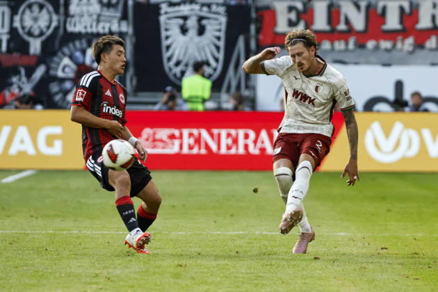 Ritsu Doan (Eintracht Frankfurt), 20, and Calvin Brackelmann (FC Augsburg), 02, battling for the ball, Germany, soccer, Bundesliga 1, Matchday 2, 2026–2027, Eintracht Frankfurt vs. FC Augsburg, September 6, 2026, Frankfurt am Main, Deutsche Bank Park, Germany Copyright: xGrantxHubbsx