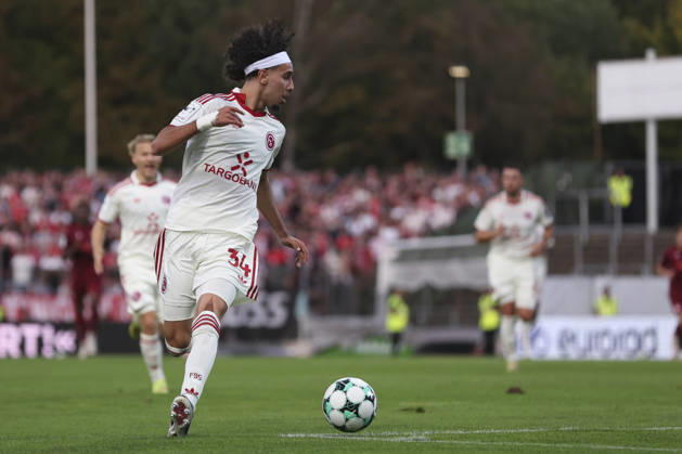 Anas Slimani of Fortuna Düsseldorf in action, on the ball, making a solo run during the 3. Liga match between SC Fortuna Köln and Fortuna Düsseldorf, Südstadion on September 6, 2026, in Cologne, Germany. Photo by Oliver Kaelke, DeFodi Images. Anas Slimani of Fortuna Düsseldorf controls the ball during the 3. Liga match between SC Fortuna Cologne and Fortuna Düsseldorf at Südstadion on September 6, 2026 in Cologne, Germany. Photo by Oliver Kaelke, DeFodi Images. DFB and DFL regulations prohibit any use of photographs as image sequences and or quasi-video. Photo by Oliver Kaelke, DeFodi Images.