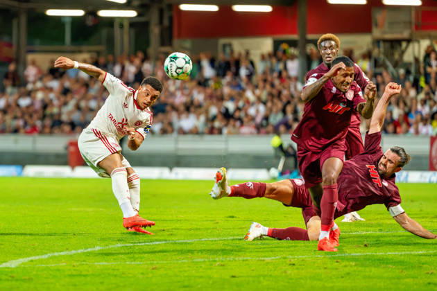 Steven van der Sloot (Fortuna Düsseldorf, No. 02) takes a shot, and the ball is blocked by David Al Azzawe (Fortuna Cologne, No. 15) as he rushes in, Romeo Aigbekaen (Fortuna Cologne, 30), Salim Hadouchi (Fortuna Cologne, 17), Fortuna Cologne vs. Fortuna Düsseldorf, Soccer, 3rd Division, Matchday 4, 2026–27 Season, June 9, 2026, DFL REGULATIONS PROHIBIT ANY USE OF PHOTOGRAPHS AS IMAGE SEQUENCES AND OR QUASI-VIDEO, Fortuna Cologne vs. Fortuna Düsseldorf, Soccer, 3rd Division, Matchday 4, 2026–27 Season, September 6, 2026, Cologne Copyright: xEibner-Pressefoto LukasxBaldygax EP_LBA