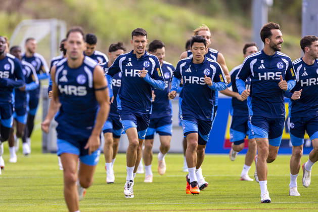 September 8, 2026, Soccer, FC Schalke 04 Training: Dejan Ljubicic (FC Schalke 04), Hee-chan Hwang (FC Schalke 04), Gelsenkirchen, FC Schalke 04 Training Facility, North Rhine-Westphalia, Germany, xRHR PHOTO YYx Copyright: RHR-FOTOx RHR-FOTO YY