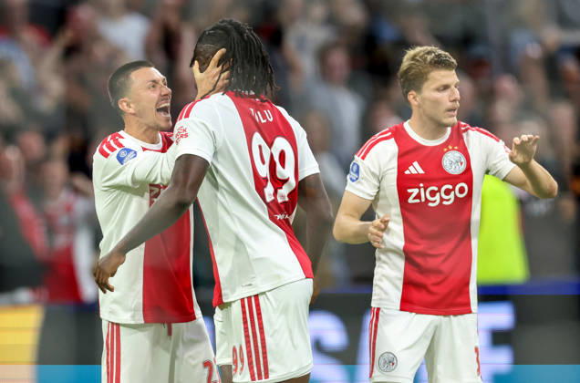 AMSTERDAM AFC Ajax Amsterdam forward Tolu Arokodare celebrates the goal with AFC Ajax Amsterdam forward Steven Berghuis during the Vriendenloterij Eredivisie match between Ajax and PSV at the Johan Cruijff ArenA on September 5, 2026, in Amsterdam, the Netherlands PETER LOUS EYE4IMAGES DeFodi Images