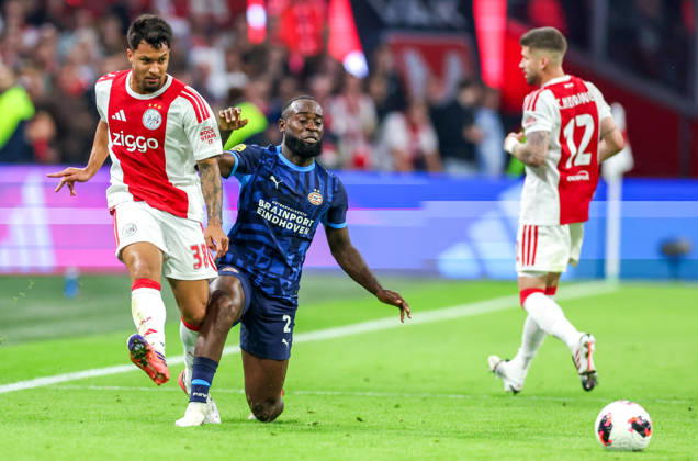 AMSTERDAM: AFC Ajax Amsterdam forward Marcos Leonardo and PSV Eindhoven defender Lutsharel Geertruida during the Vriendenloterij Eredivisie match between Ajax and PSV at the Johan Cruijff ArenA on September 5, 2026, in Amsterdam, Netherlands PETER LOUS EYE4IMAGES DeFodi Images