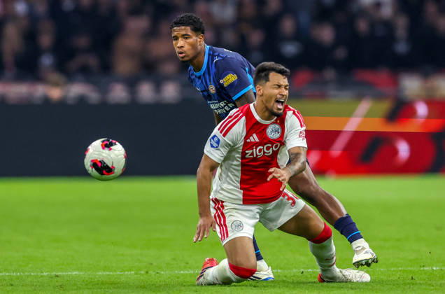 AMSTERDAM: AFC Ajax Amsterdam forward Marcos Leonardo and PSV Eindhoven defender Ryan Flamingo during the Vriendenloterij Eredivisie match between Ajax and PSV at the Johan Cruijff ArenA on September 5, 2026, in Amsterdam, the Netherlands. PETER LOUS EYE4IMAGES DeFodi Images
