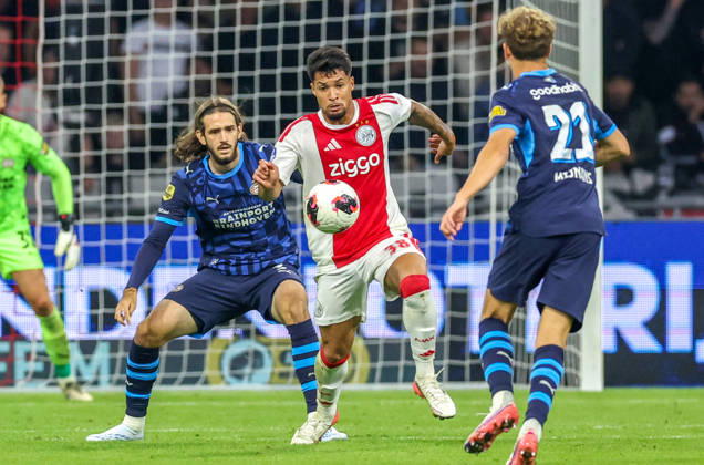 AMSTERDAM: AFC Ajax Amsterdam forward Marcos Leonardo and PSV Eindhoven defender Yarek Gasiorowski during the Vriendenloterij Eredivisie match between Ajax and PSV at the Johan Cruijff ArenA on September 5, 2026, in Amsterdam, the Netherlands. PETER LOUS EYE4IMAGES DeFodi Images