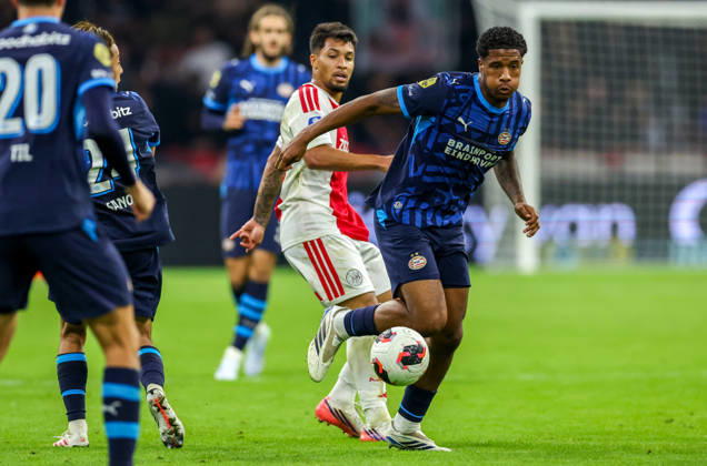 AMSTERDAM: AFC Ajax Amsterdam forward Marcos Leonardo and PSV Eindhoven defender Ryan Flamingo during the Vriendenloterij Eredivisie match between Ajax and PSV at the Johan Cruijff ArenA on September 5, 2026, in Amsterdam, Netherlands. PETER LOUS EYE4IMAGES DeFodi Images