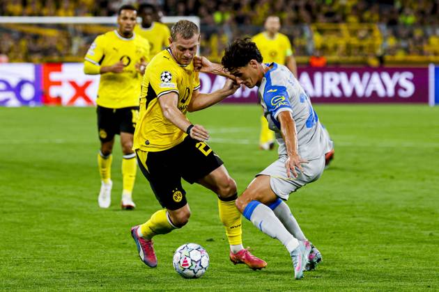 DORTMUND - Daniel Svensson of Borussia Dortmund battles for possession with Sergi Cardona of Villarreal CF during the UEFA Champions League match between Borussia Dortmund and Villarreal CF at Signal Iduna Park on 08 September 2026 in Dortmund, Germany. MARCEL TER BALS ANP UEFA Champions League 2026 27 xVIxANPxSportx xMarcelxterxBalsxIVx 567693154 originalFilename: 567693154