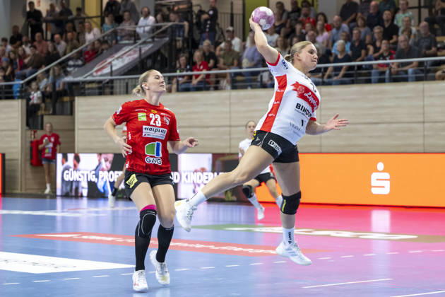 Alsco Women s Handball Bundesliga, 2026–2027 Season: SV Union Halle Neustadt vs. HSG Blomberg Lippe, Halle, Germany, September 9, 2026. Pictured, from left: Marie Polakova (Halle) and Laura Rüffieux (Blomberg), Halle an der Saale, SWH Arena, Saxony-Anhalt, Germany