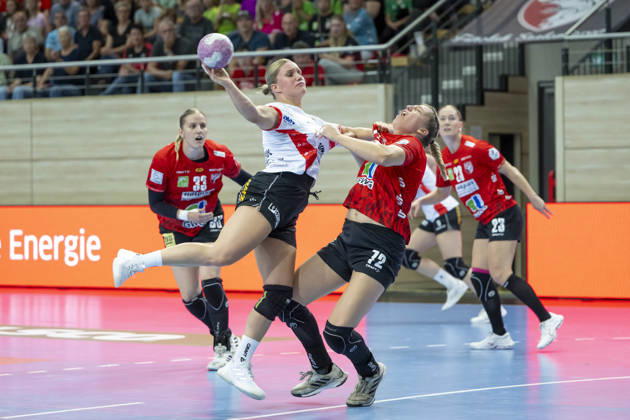 Alsco Women s Handball Bundesliga, 2026–2027 Season: SV Union Halle Neustadt vs. HSG Blomberg Lippe, Halle, Germany, September 9, 2026. Pictured from left: Laura Rüffieux (Blomberg) and Ilona Kieffer (Halle), Halle (Saale), SWH Arena, Saxony-Anhalt, Germany