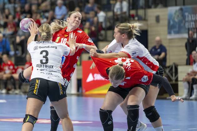 Alsco Women s Handball Bundesliga, 2026–2027 Season: SV Union Halle Neustadt vs. HSG Blomberg Lippe, Halle, Germany, September 9, 2026. Pictured, from left: Laura Rüffieux (Blomberg), Viktoria Marksteiner (Halle), Maxi Mühlner (Blomberg), and Nele Wenzel (Halle). Halle (Saale), SWH Arena, Saxony-Anhalt, Germany