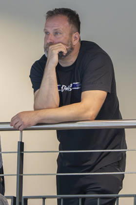 Alsco Women s Handball Bundesliga, 2026–2027 Season: SV Union Halle Neustadt vs. HSG Blomberg Lippe, Halle, Germany, September 9, 2026. Pictured: Blomberg s sports director, Jan Henning Himborn, looking pensive, deep in thought, Halle Saale SWH Arena, Saxony-Anhalt, Germany