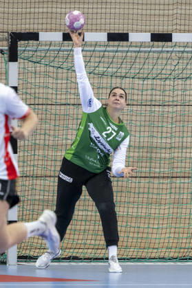 Alsco Women s Handball Bundesliga, 2026–2027 Season: SV Union Halle Neustadt vs. HSG Blomberg Lippe, Halle, Germany, September 9, 2026. Pictured: Blomberg goalkeeper Lara Lepschi with the ball, Halle Saale SWH Arena, Saxony-Anhalt, Germany