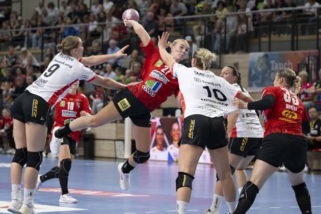 Alsco Women s Handball Bundesliga, 2026–2027 Season: SV Union Halle Neustadt vs. HSG Blomberg Lippe, Halle, Germany, September 9, 2026. Pictured, from left: Nieke Kühne Kuehne (Blomberg), Lynn Holtmann (Halle), Maxi Mühlner (Blomberg), and Nele Wenzel (Halle). Halle (Saale), SWH Arena, Saxony-Anhalt, Germany