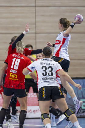 Alsco Women s Handball Bundesliga, 2026–2027 Season: SV Union Halle Neustadt vs. HSG Blomberg Lippe, Halle, Germany, September 9, 2026. Pictured from left: Lea Gruber (Halle), Elin Magnusdottir (Blomberg), and Isabelle Axmann (Blomberg). Halle-Saale, SWH Arena, Saxony-Anhalt, Germany