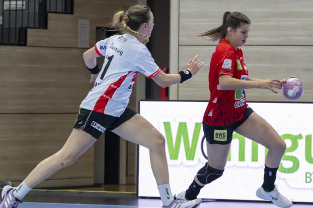 Alsco Women s Handball Bundesliga, 2026–2027 Season: SV Union Halle Neustadt vs. HSG Blomberg Lippe, Halle, Germany, September 9, 2026. Pictured, from left: Isabelle Axmann (Blomberg) and Lois van Vliet (Halle). Halle (Saale), SWH Arena, Saxony-Anhalt, Germany