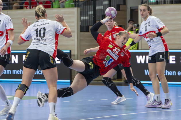 Alsco Women s Handball Bundesliga, 2026–2027 Season: SV Union Halle Neustadt vs. HSG Blomberg Lippe, Halle, Germany, September 9, 2026. Pictured, from left: Maxi Mühlner (Blomberg), Nele Wenzel (Halle) and Isabelle Axmann (Blomberg), Halle Saale, SWH Arena, Saxony-Anhalt, Germany