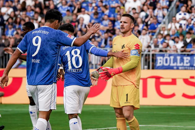 Germany Soccer Season 2026–2027, 2. Bundesliga, Matchday 5, SV Darmstadt 98 vs. Arminia Bielefeld, Merck Stadium at Böllenfalltor, Darmstadt, Marcel Schuhen, SV Darmstadt 98, 1 Facial Expression, Emotion, Ho Jae Lee, SV Darmstadt 98; 9 Gesture, Emotion, Darmstadt, Merck Stadium at Böllenfalltor, Germany Copyright: xBennetxLongx