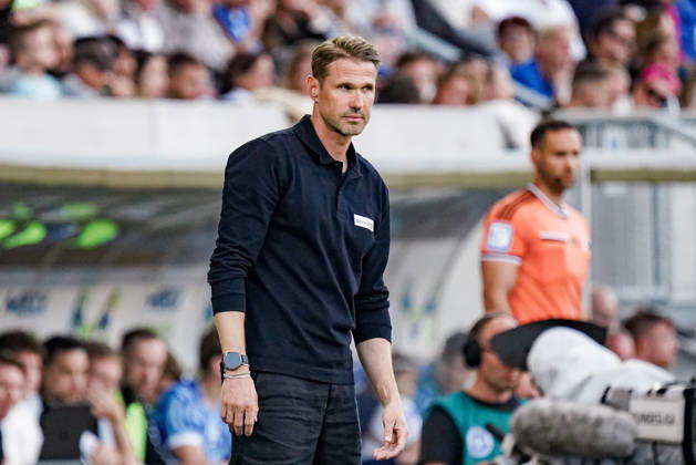 German Soccer Season 2026–2027, 2. Bundesliga, Matchday 5, SV Darmstadt 98 vs. Arminia Bielefeld, Merck Stadium at Böllenfalltor, Darmstadt, Oliver Kirch (Coach), Arminia Bielefeld, facial expressions, emotions, Darmstadt, Merck Stadium at Böllenfalltor, Germany Copyright: xBennetxLongx