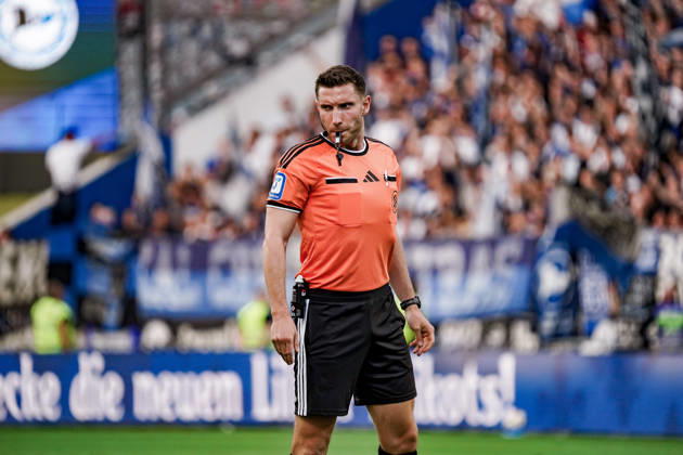 German Soccer Season 2026–2027, 2. Bundesliga, Matchday 5, SV Darmstadt 98 vs. Arminia Bielefeld, Merck Stadium at Böllenfalltor, Darmstadt, Eric Weisbach (referee), referee’s facial expressions, emotions, Darmstadt, Merck Stadium at Böllenfalltor, Germany Copyright: xBennetxLongx