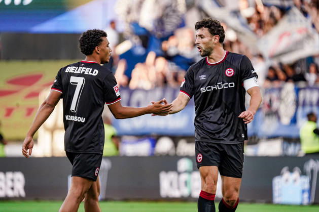Germany Soccer Season 2026–2027, 2. Bundesliga, Matchday 5, SV Darmstadt 98 vs. Arminia Bielefeld, Merck Stadium at Böllenfalltor, Darmstadt, Maximilian Bauer (Arminia Bielefeld), No. 5, and Henri Koudossou (Arminia Bielefeld), 7 Gesture, Body Language, Emotion, Facial Expressions, Facial Expression, Emotion Darmstadt Merck Stadium at Böllenfalltor Germany Copyright: xBennetxLongx