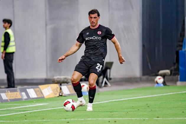 Germany Soccer Season 2026–2027, 2. Bundesliga, Matchday 5, SV Darmstadt 98 vs. Arminia Bielefeld, Merck Stadium at Böllenfalltor, Darmstadt, Stefano Russo, Arminia Bielefeld, 21 on the ball, Darmstadt in possession, Merck Stadium at Böllenfalltor, Germany Copyright: xBennetxLongx