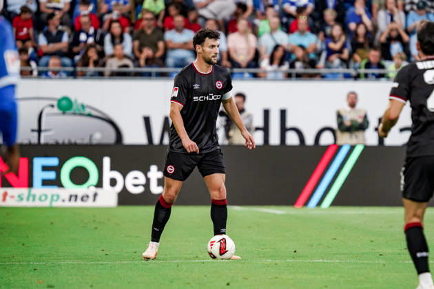 Germany Soccer Season 2026–2027, 2. Bundesliga, Matchday 5, SV Darmstadt 98 vs. Arminia Bielefeld, Merck Stadium at Böllenfalltor, Darmstadt, Maximilian Bauer, Arminia Bielefeld, 5 on the ball, in possession, Darmstadt, Merck Stadium at Böllenfalltor, Germany Copyright: xBennetxLongx