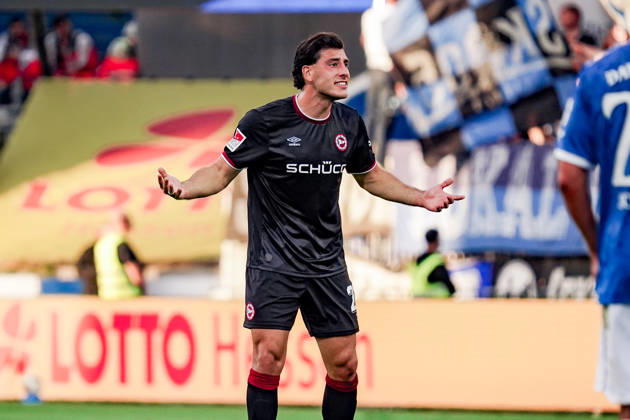 Germany Soccer Season 2026–2027, 2. Bundesliga, Matchday 5, SV Darmstadt 98 vs. Arminia Bielefeld, Merck Stadium at Böllenfalltor, Darmstadt, Stefano Russo, Arminia Bielefeld, 21 gestures, body language, emotion, facial expressions, Darmstadt, Merck Stadium at Böllenfalltor, Germany Copyright: xBennetxLongx