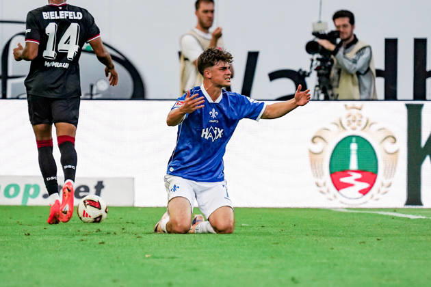 German Soccer Season 2026–2027, 2. Bundesliga, Matchday 5, SV Darmstadt 98 vs. Arminia Bielefeld, Merck Stadium at Böllenfalltor, Darmstadt, Noah Weißhaupt, Noah Weisshaupt, SV Darmstadt 98, 7 gestures, body language, emotion, injured on the ground, injury, Darmstadt, Merck Stadium at Böllenfalltor, Germany Copyright: xBennetxLongx