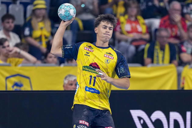 Niclas Mierzwa (RNL), 11, on the ball, single frame, single photo, action, September 11, 2026, Mannheim, Germany, handball, Bundesliga, Rhein-Neckar Löwen vs. HBW Balingen-Weilstetten xozx