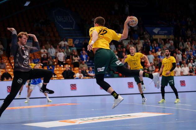 2nd Handball Bundesliga, Matchday 3: Dessau Roßlauer HV 06 vs. VfL Eintracht Hagen; Jonas Wilde of VfL Eintracht Hagen, No. 12, taking a jump shot on September 11, 2026, at the Anhalt Arena, Dessau-Roßlau, Saxony-Anhalt; Dessau-Roßlau, Anhalt Arena, Saxony-Anhalt, Germany