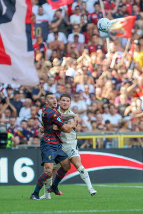 Genoa™s Milutin Osmajic fights for the ball with Frosinone s Gabriele Calvani during the Serie A soccer match between Genoa and Frosinone at the Luigi Ferraris Stadium in Genoa, Italy - Saturday, September 12, 2026. - Soccer .  Copyright: xTanoxPecoraro LaPressex