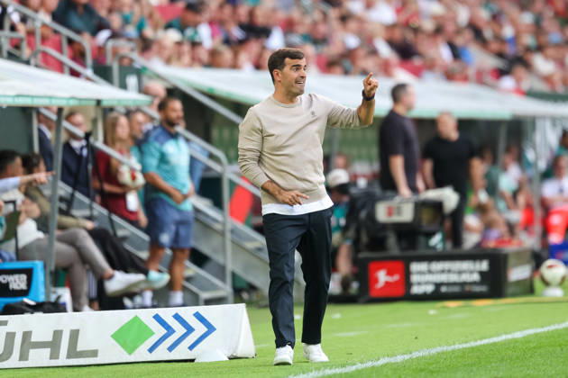 Carles Martinez, head coach of Bayer 04 Leverkusen, gesturing; gestures; GER; FC Augsburg vs. Bayer 04 Leverkusen; soccer; Bundesliga; Matchday 3; 2026–2027 season; September 12, 2026; DFL and DFB regulations prohibit any use of photographs as image sequences and or quasi-video, GER, FC Augsburg vs. Bayer 04 Leverkusen, soccer, Bundesliga, Matchday 3, 2026–2027 season, September 12, 2026, Augsburg Copyright: xEibner-Pressefoto JennixMaulx EP_JML