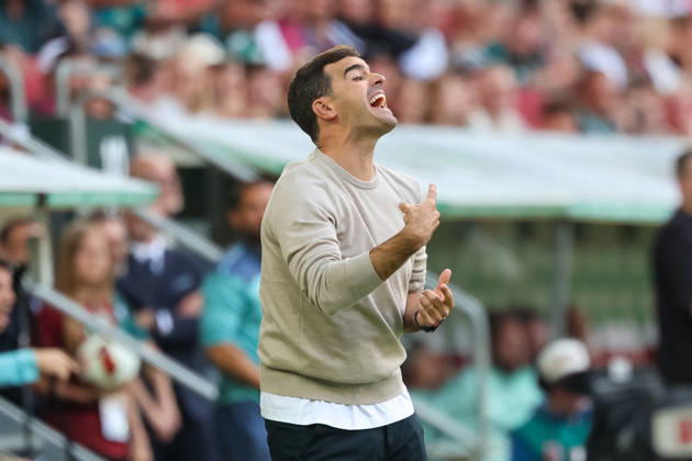 Carles Martinez, head coach of Bayer 04 Leverkusen, gesturing; gestures; GER; FC Augsburg vs. Bayer 04 Leverkusen; soccer; Bundesliga; Matchday 3; 2026–2027 season; September 12, 2026; DFL and DFB regulations prohibit any use of photographs as image sequences and or quasi-video, GER, FC Augsburg vs. Bayer 04 Leverkusen, soccer, Bundesliga, Matchday 3, 2026–2027 season, September 12, 2026, Augsburg Copyright: xEibner-Pressefoto JennixMaulx EP_JML