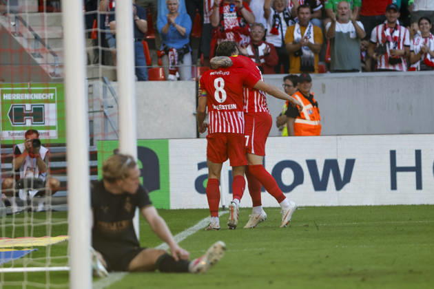 SC Freiburg celebrates Maximilian Eggestein s goal in the 5–0 win; SC Freiburg, 08, Germany, Soccer, Bundesliga 1, Matchday 3, 2026–2027, SC Freiburg vs. Borussia Mönchengladbach, September 12, 2026, Freiburg im Breisgau, Europa-Park Stadium, Germany Copyright: xGrantxHubbsx