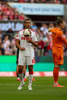 September 12, 2026, GER, Soccer, Men s, Bundesliga, 1. Bundesliga, 2026–2027 Season, 1. FC Köln vs. SV Werder Bremen: Ellyes Skhiri (KOE) holds the ball in his hands before Thijs Dallinga (KOE) takes a penalty kick Copyright: xSvenxHanischx