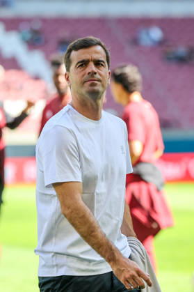 Carles Martinez, Bayer 04 Leverkusen, Head Coach before the game, cutout, portrait, GER, FC Augsburg vs. Bayer 04 Leverkusen, soccer, Bundesliga, Matchday 3, 2026–2027 season, September 12, 2026, DFL and DFB regulations prohibit any use of photographs as image sequences and or quasi-video, GER, FC Augsburg vs. Bayer 04 Leverkusen, soccer, Bundesliga, Matchday 3, 2026–2027 season, September 12, 2026, Augsburg Copyright: xEibner-Pressefoto JennixMaulx EP_JML