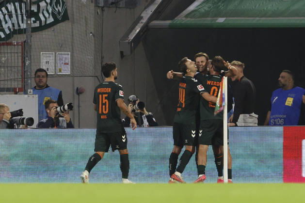 Niclas Fuellkrug of SV Werder Bremen celebrates the goal with his teammates after scoring the 1-1 equalizer during the Bundesliga match between 1. FC Köln and SV Werder Bremen at the RheinEnergieStadion on September 12, 2026, in Cologne, Germany. Photo by Oliver Kaelke, DeFodi Images. Niclas Fuellkrug of SV Werder Bremen celebrates after scoring his team’s first goal with teammates during the Bundesliga match between 1. FC Köln and SV Werder Bremen at RheinEnergieStadion on September 12, 2026 in Cologne, Germany. Photo by Oliver Kaelke, DeFodi Images. DFB and DFL regulations prohibit any use of photographs as image sequences and or quasi-video. Photo by Oliver Kaelke, DeFodi Images.