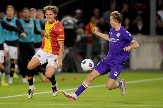 DEVENTER - (LR) Melle Meulensteen of Go Ahead Eagles, Tygo Land of FC Groningen together in a duel during the Eredivisie match between Go Ahead Eagles and FC Groningen at Stadion De Adelaarshorst on September 12, 2026 in Deventer, the Netherlands. DENNIS BRESSER ANP Eredivisie 2026 27 xVIxANPxSportx xMarcelxterxBalsxIVx 568364477 originalFilename: 568364477