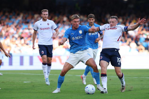 Napoli™s Rasmus Hojlund fights for the ball with Bologna s Lewis Ferguson during the Serie A soccer match between Napoli and Bologna at the Diego Armando Maradona Stadium in Naples, southern italy - Sunday , September 13, 2026. - Soccer . Copyright: xAlessandroxGarofalo LaPressex
