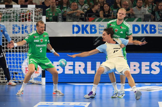 September 13, 2026, GER Germany, Handball, 1st Bundesliga, August 27, 2026, 2026–2027 season, Berlin, Fuechse Berlin vs. Gummersbach, Matthes Langhoff (Fuechse Berlin) 25, Max Darj (Fuechse Berlin) 5, MIRO SCHLUROFF (VfL Gummersbach) 15, nordphoto GmbH, Engler Berlin, Max Schmeling Halle, Berlin, Germany Copyright: xNordphotox xEnglerx