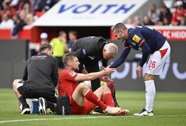 Patrick Mainka 1 FC Heidenheim 1846 FCH 06 is injured; lying on the ground; David Zec of Holstein Kiel 26 helps him to his feet; gesture; 1 FC Heidenheim 1846 FCH vs. Holstein Kiel KSV September 13, 2026; DFL REGREGULATIONS PROHIBIT ANY USE OF PHOTOGRAPHS AS IMAGE SEQUENCES AND OR QUASI-VIDEO 1 FC Heidenheim 1846 FCH vs. Holstein Kiel KSV