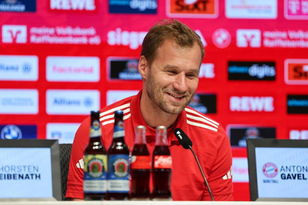 Anton Gavel, FC Bayern Basketball Head Coach, laughs during the press conference, GER, FC Bayern Basketball, Season Opener Press Conference, 2026–2027 Season, September 15, 2026, GER, FC Bayern Basketball, Season-Opening Press Conference, 2026–2027 Season, September 15, 2026, Munich Copyright: xEibner-Pressefoto JennixMaulx EP_JML