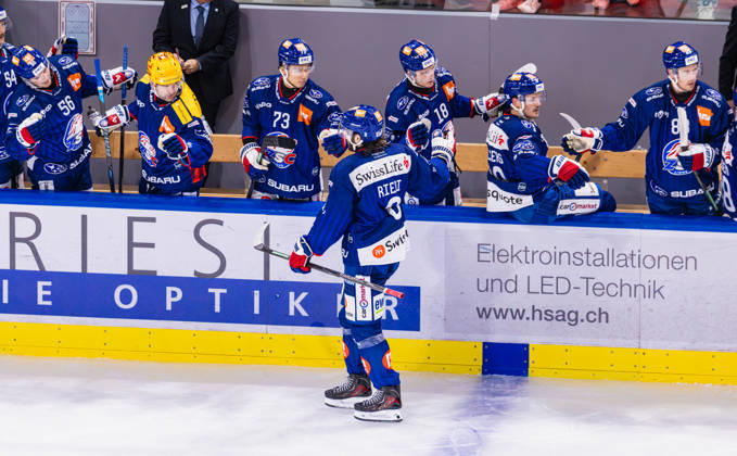 Ice Hockey National League Regular Season: ZSC Lions vs. SC Ber Zurich, Switzerland, September 15, 2026. 44th minute: 8 Willy Riedi of the ZSC Lions scores to make it 4–3. The goal scorer skates in front of the players bench. Copyright: xAndreasxHaasx