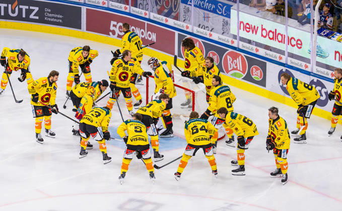 Ice Hockey National League Regular Season: ZSC Lions vs. SC Bern, Zurich, Switzerland, September 15, 2026. SC Bern in front of their own goal before the start of the championship game against the ZSC Lions at the Swiss Life Arena Copyright: xAndreasxHaasx